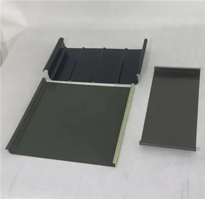 Proč zvolit uzamčení kovových střešních panelů?